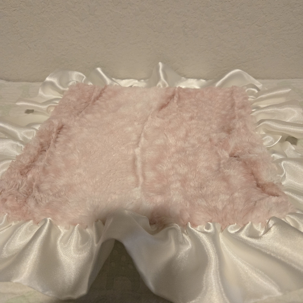 NWOT Rockin Royalty Sweet Pink Fawn Lovey Security Blanket.